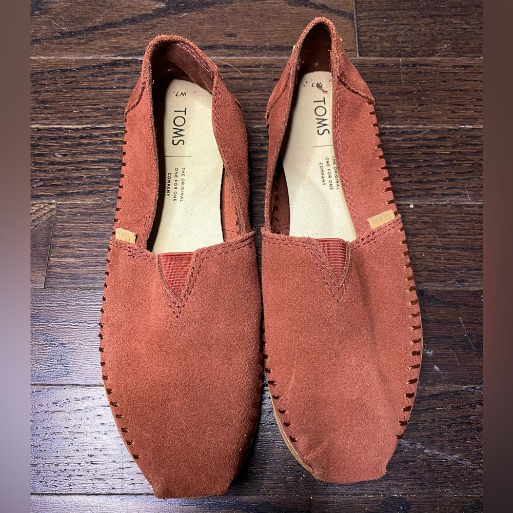 Maroon TOMS